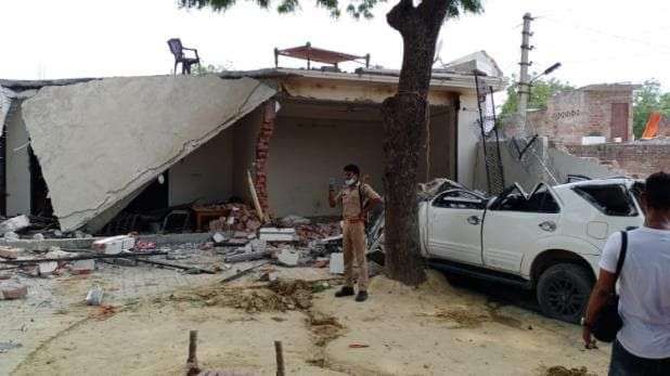 Notorious criminal Vikas Dubey's house and cars demolished by JCB